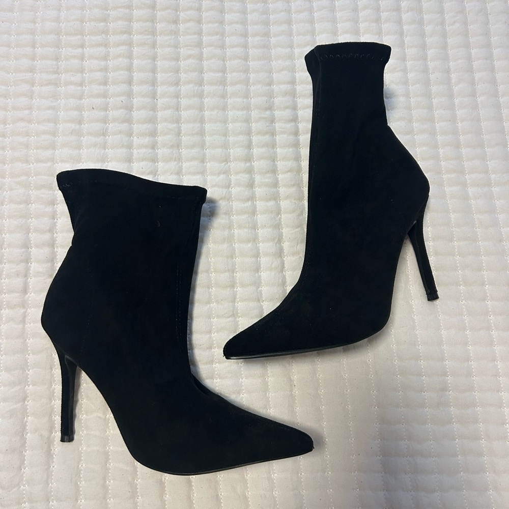 JustFab Black Heeled Boots Sleek Stiletto Design